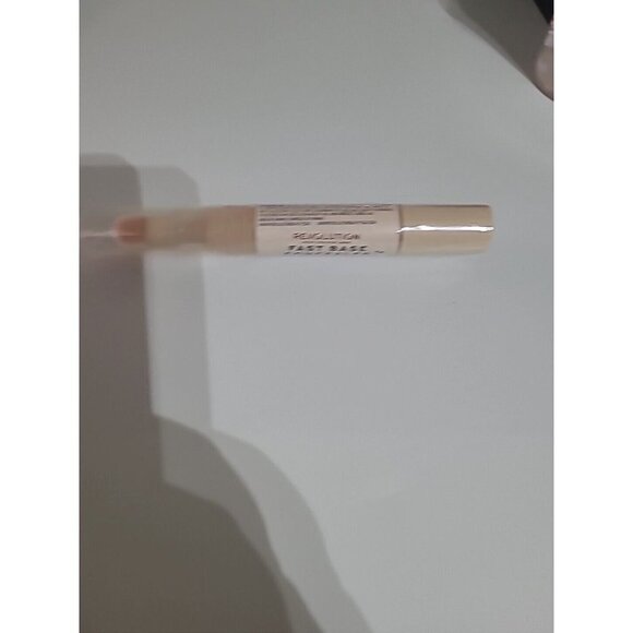Revolution Beauty Fast Base Concealer C4 - Picture 3 of 3